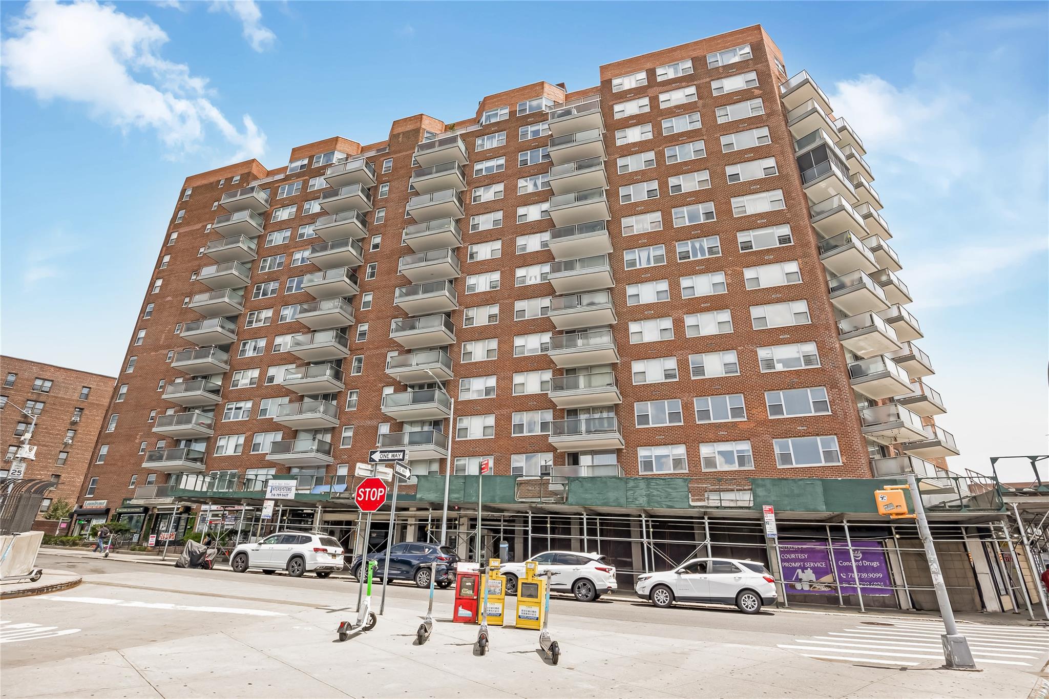 85-15 Main Street Unit: 12I