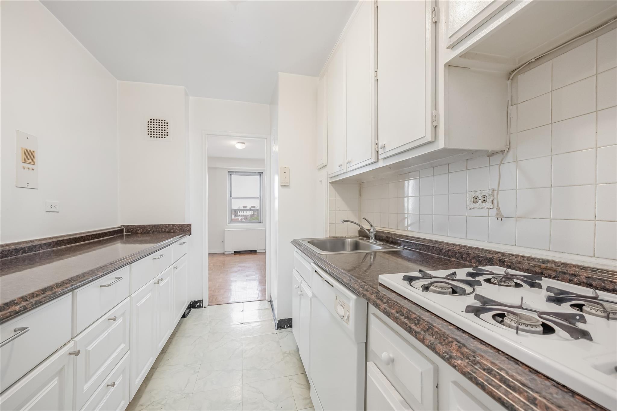 85-15 Main Street Unit: 12I