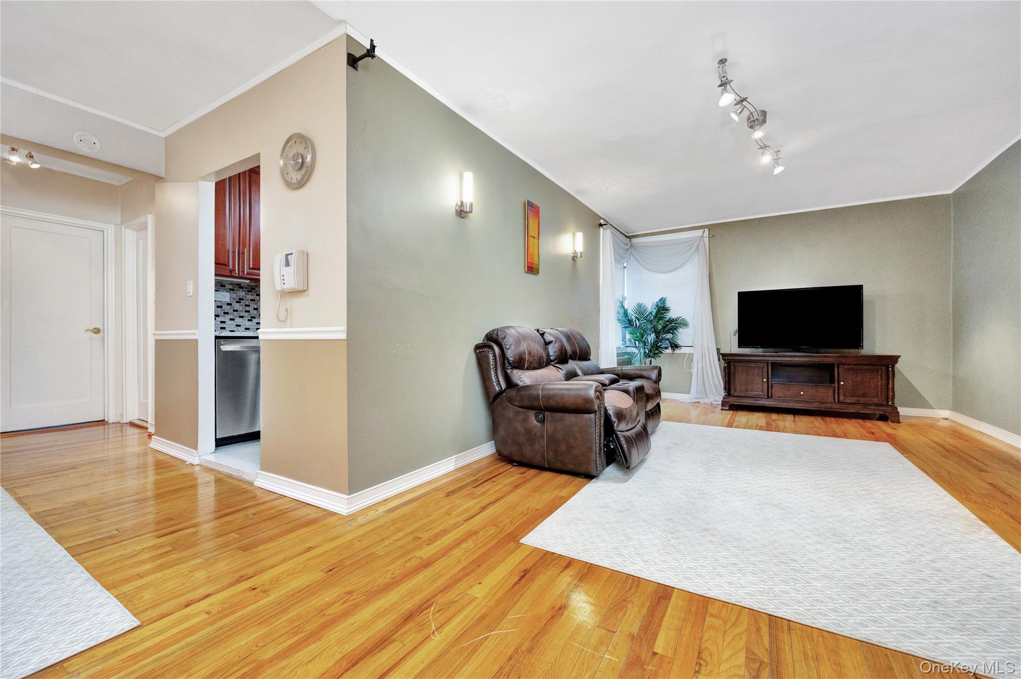 32-42 91st Street Unit: 401