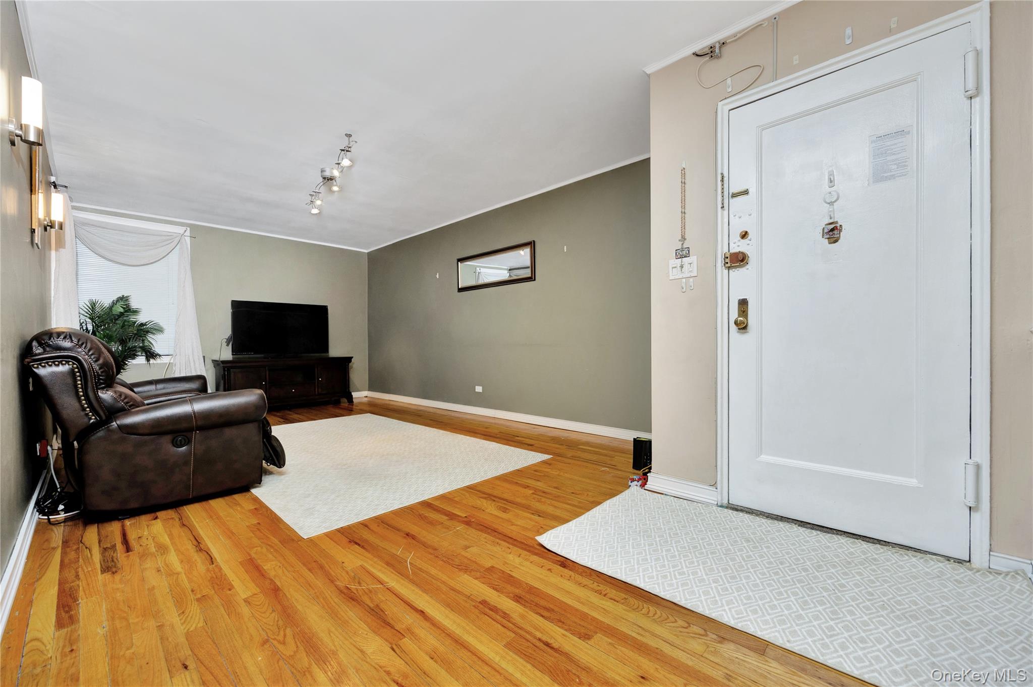 32-42 91st Street Unit: 401