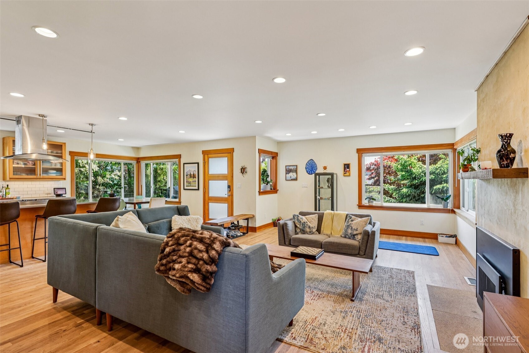 6412 SW Hinds Street