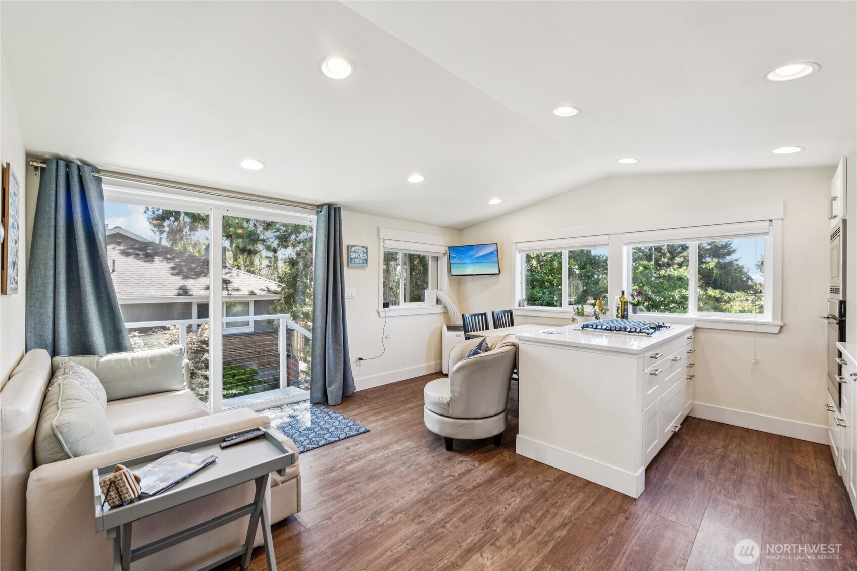 6412 SW Hinds Street