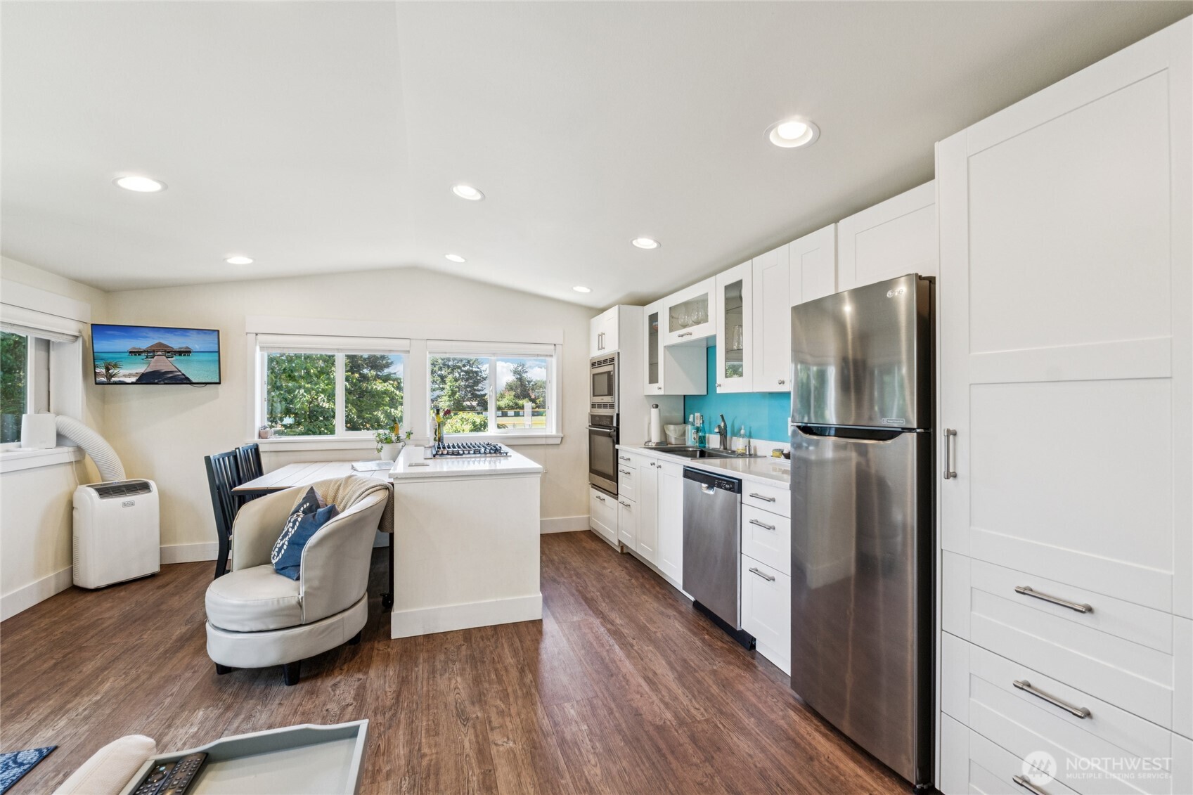 6412 SW Hinds Street