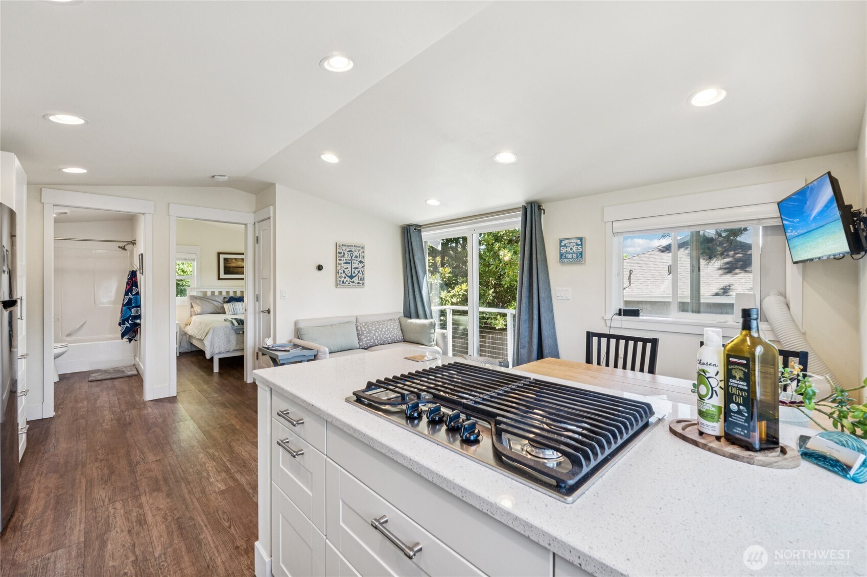 6412 SW Hinds Street