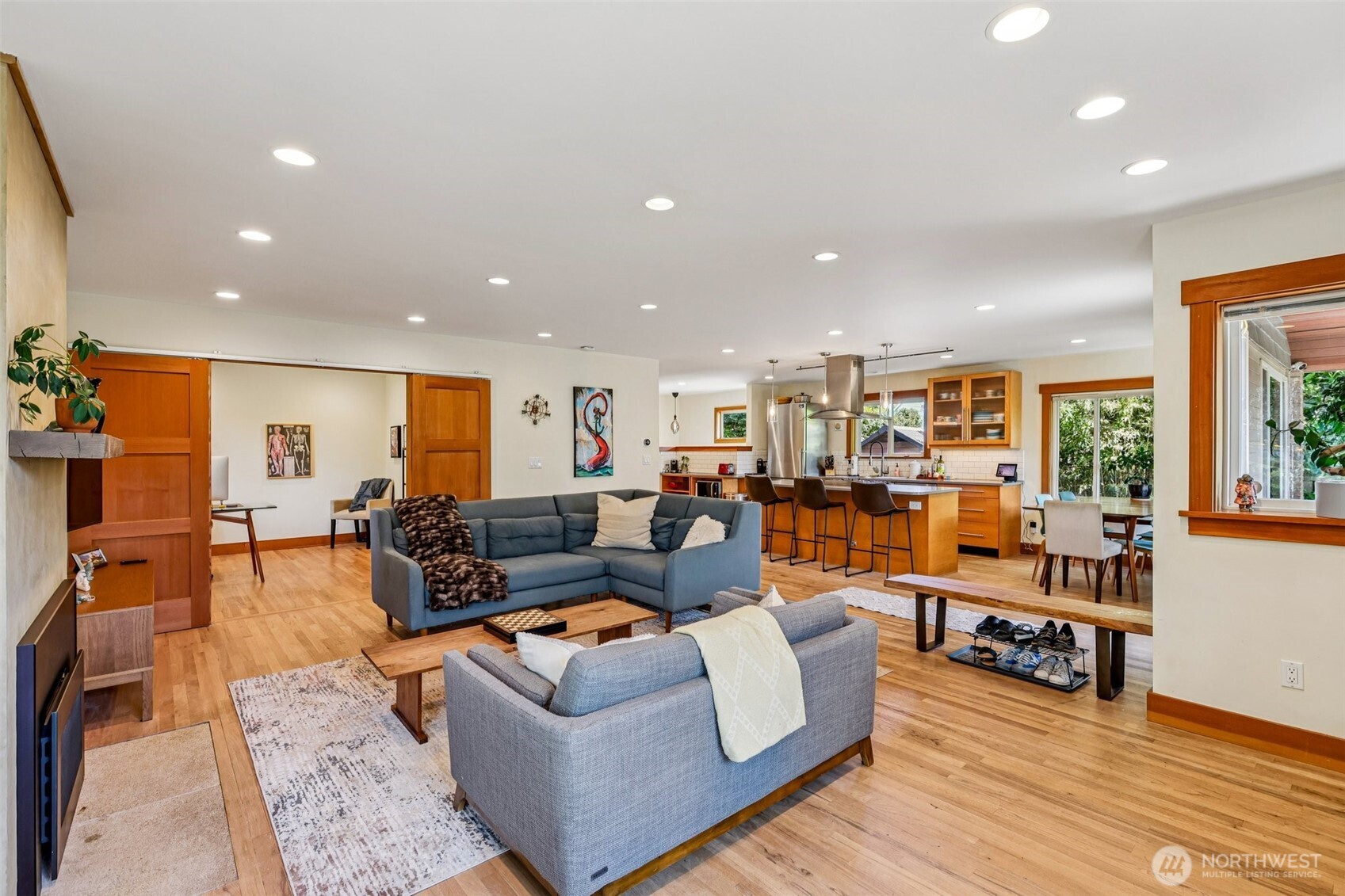 6412 SW Hinds Street