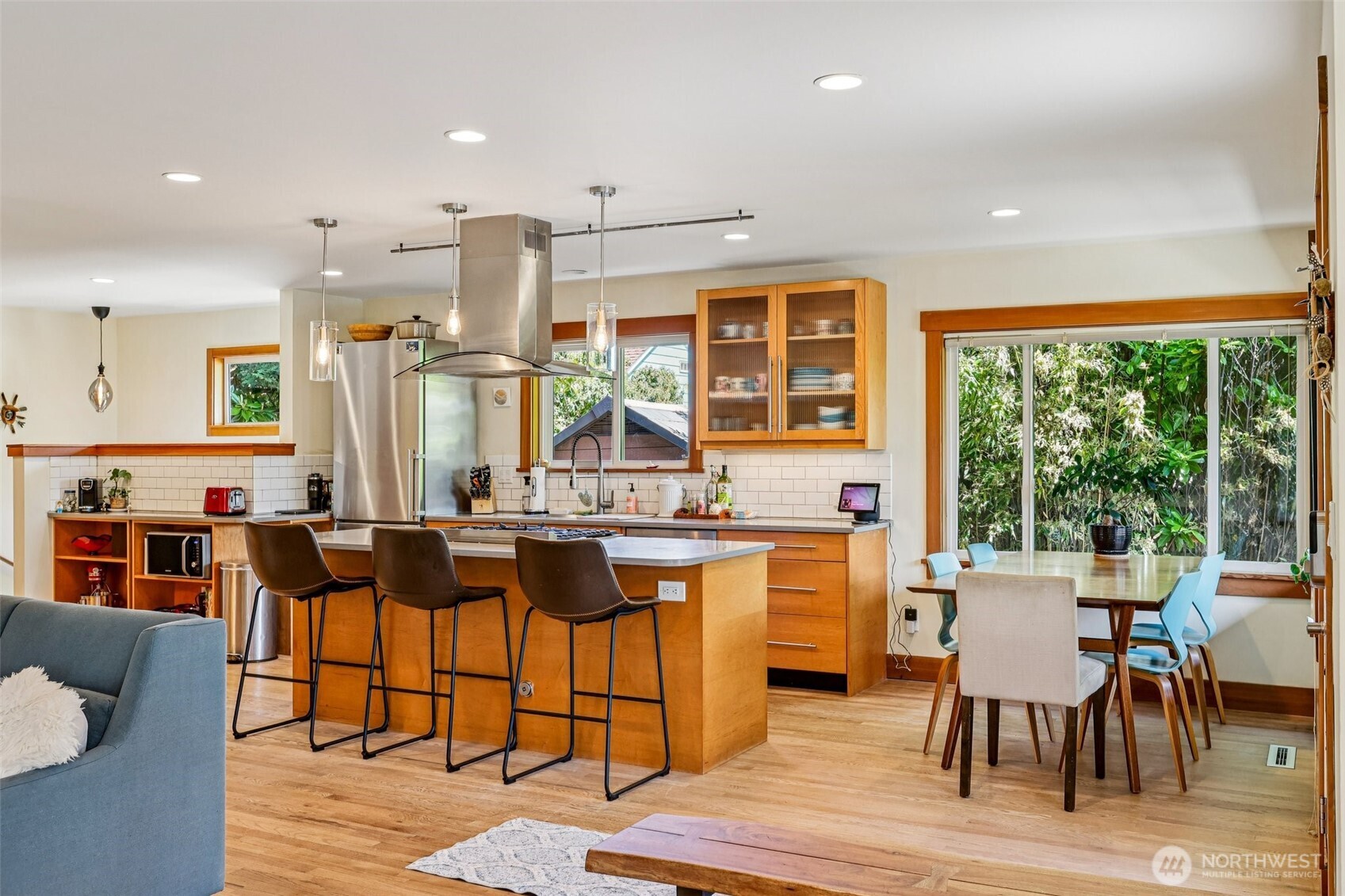 6412 SW Hinds Street