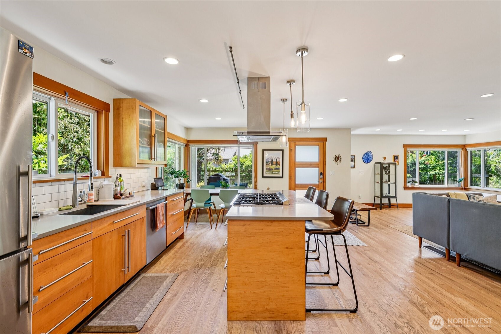 6412 SW Hinds Street