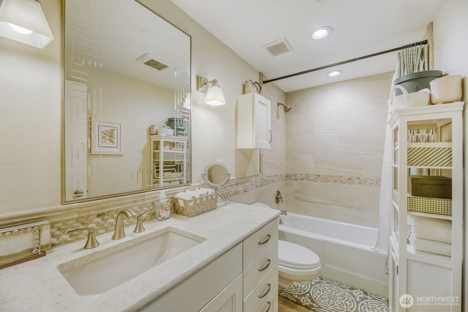 610 Front Street Unit: 201