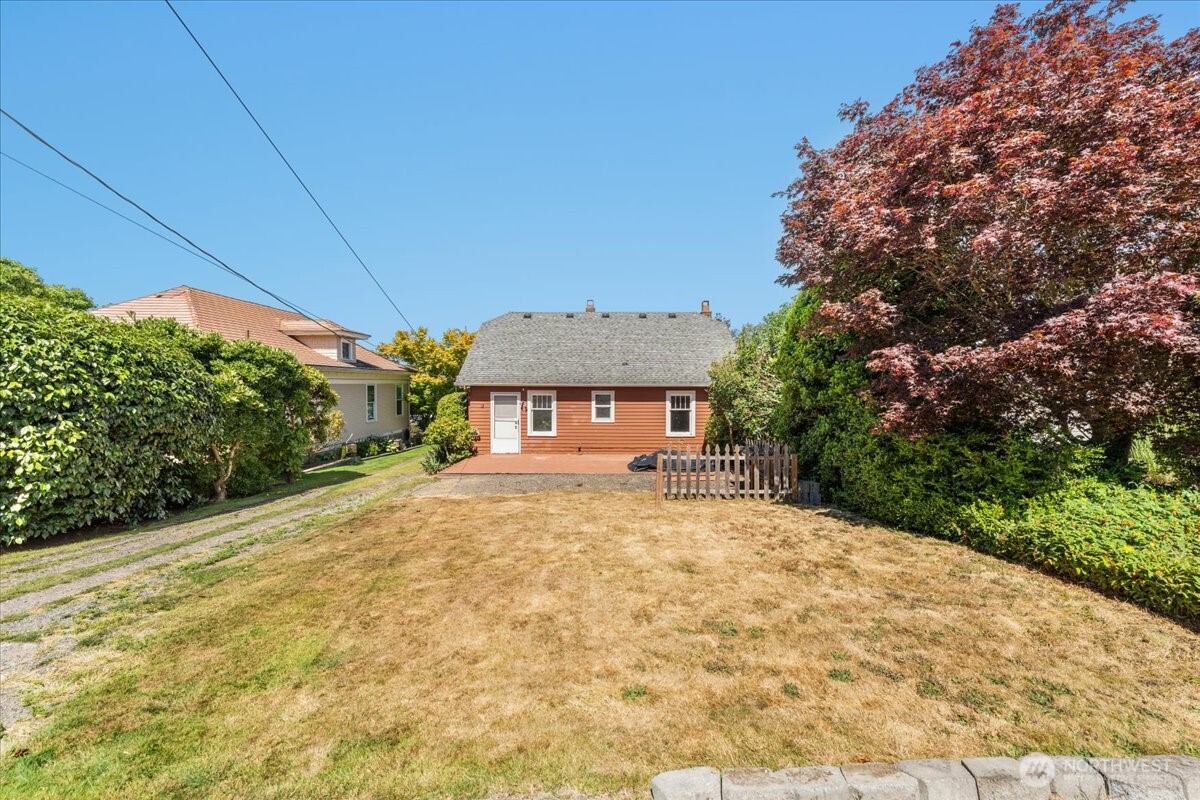 228 4th Avenue N