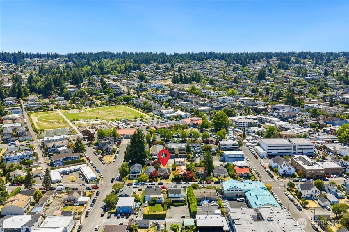 228 4th Avenue N