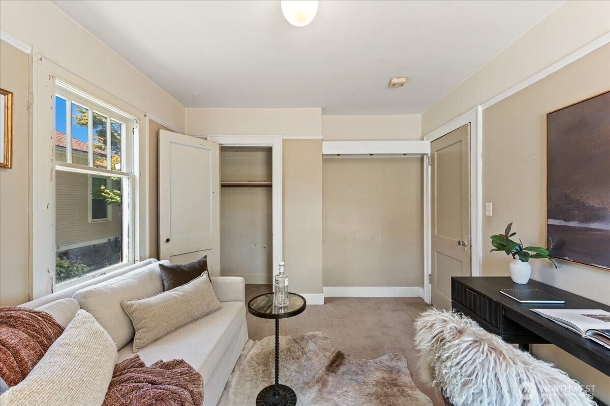 228 4th Avenue N