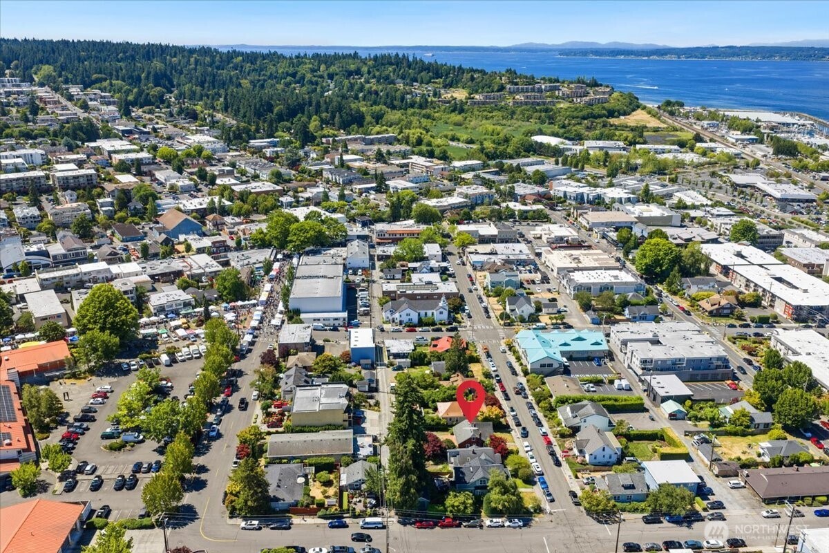 228 4th Avenue N
