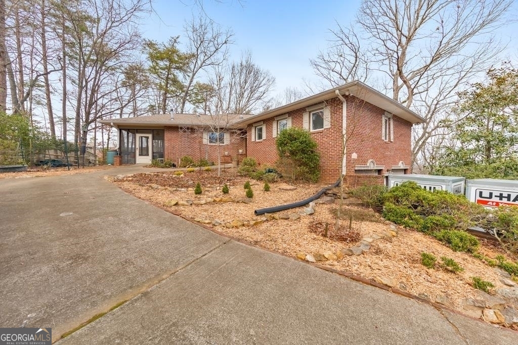 102 Fort Wayne Court