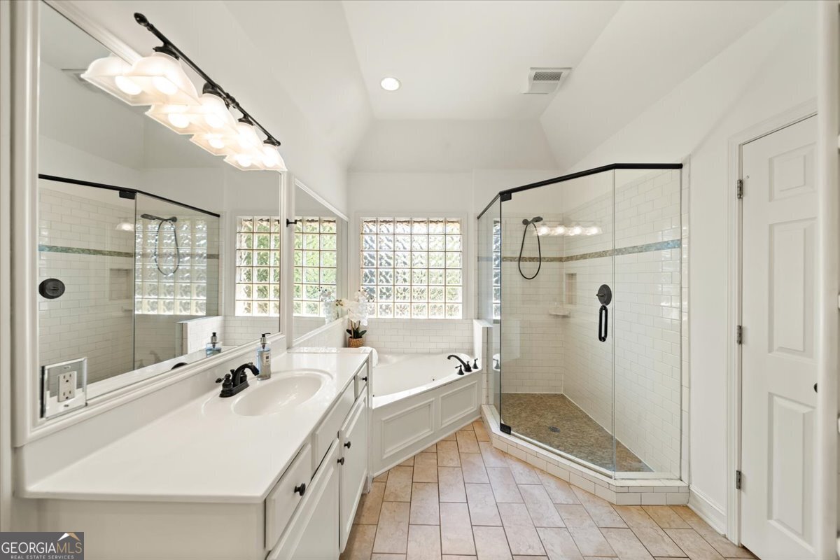 1560 Oak Park Cove