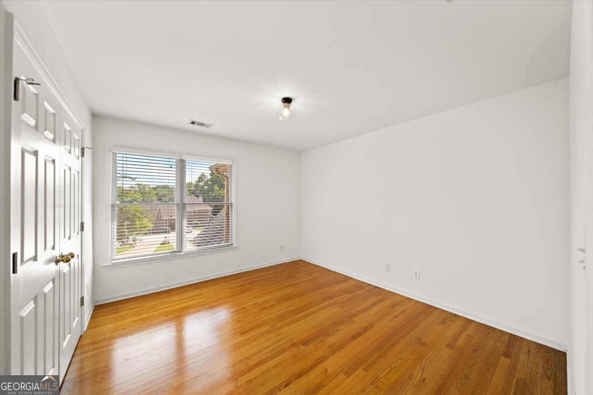 1560 Oak Park Cove