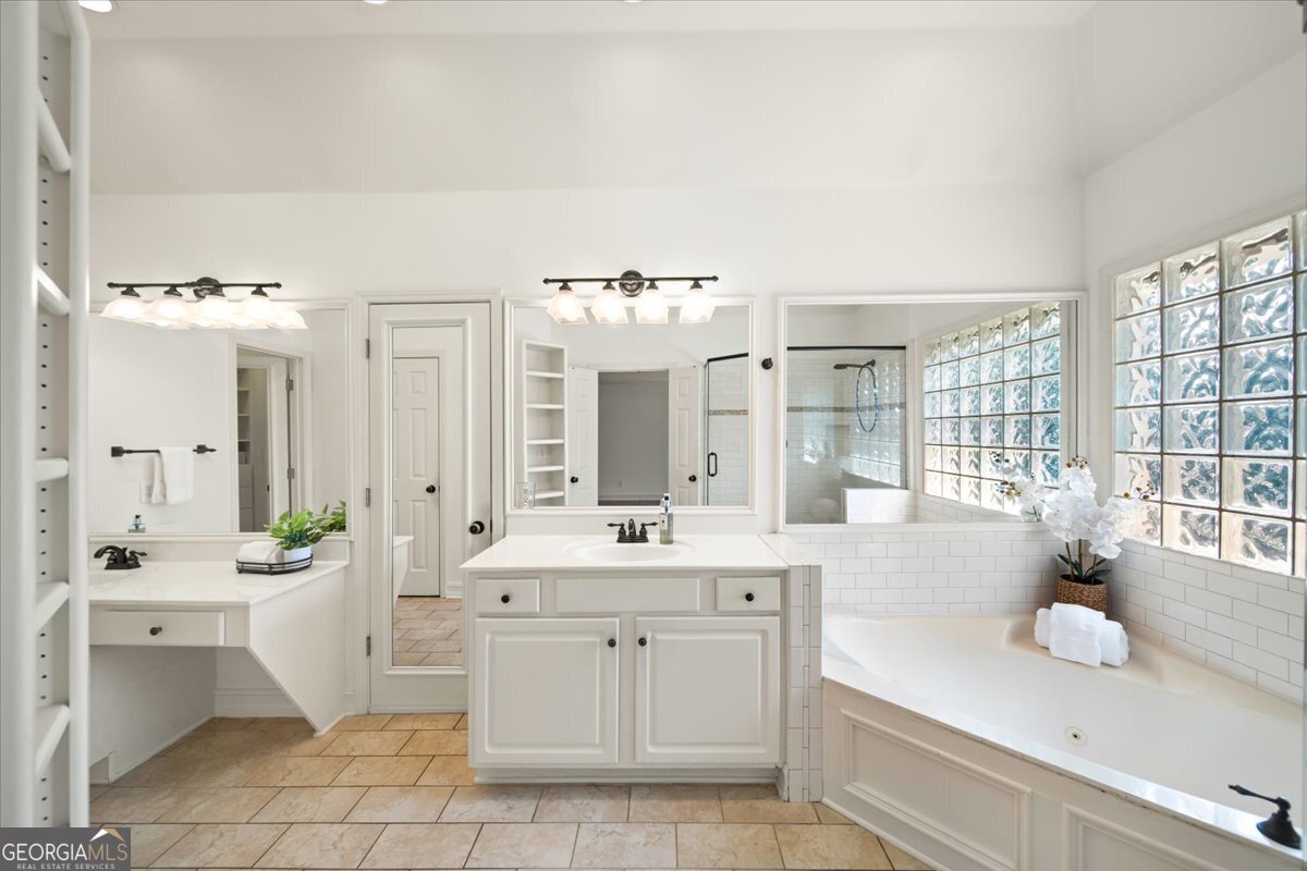 1560 Oak Park Cove