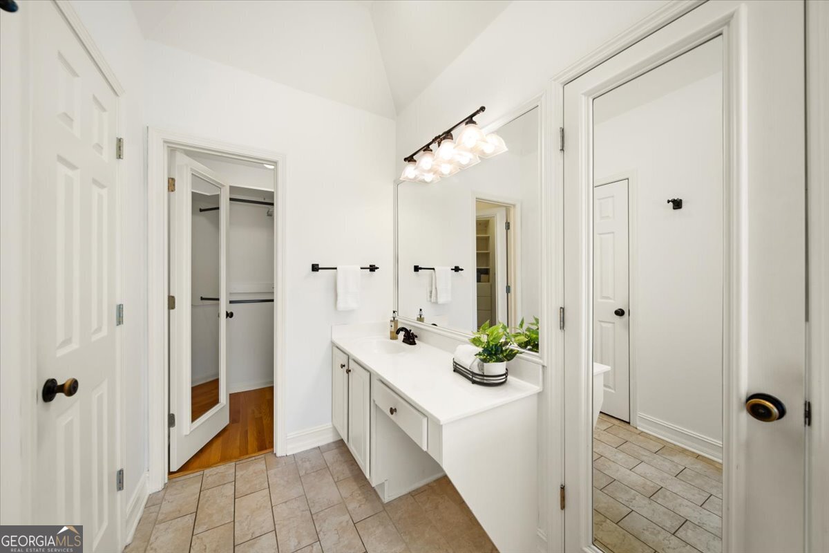 1560 Oak Park Cove