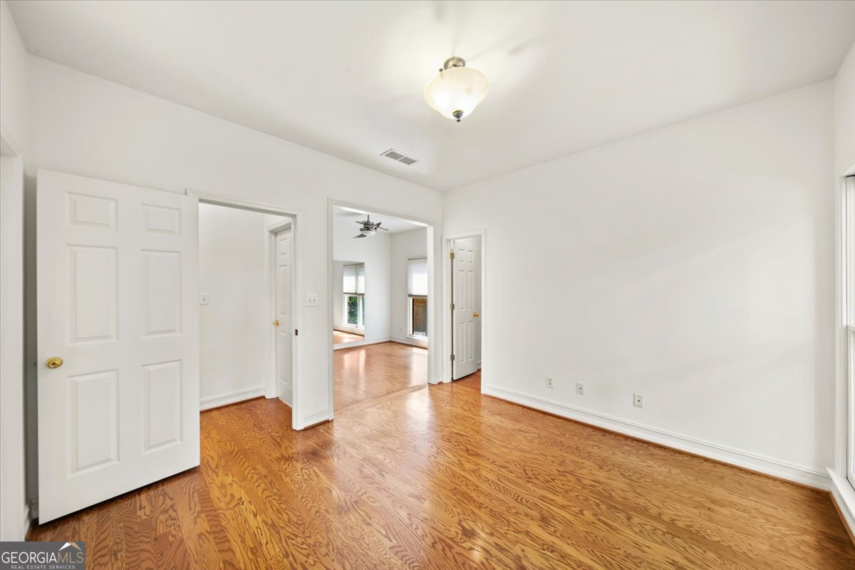 1560 Oak Park Cove