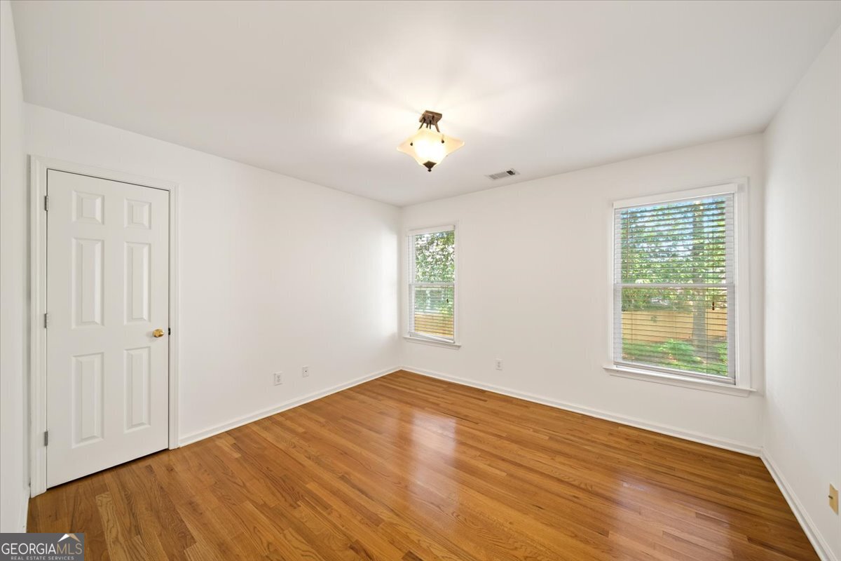 1560 Oak Park Cove