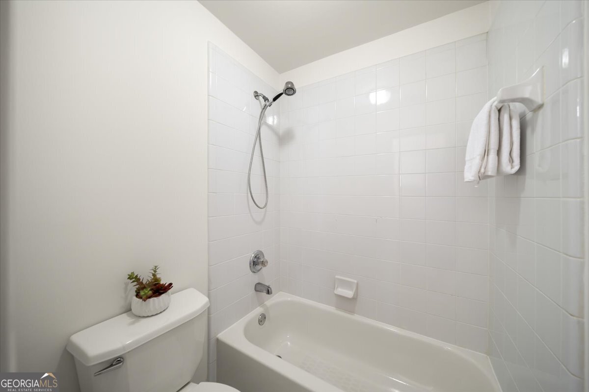 1560 Oak Park Cove