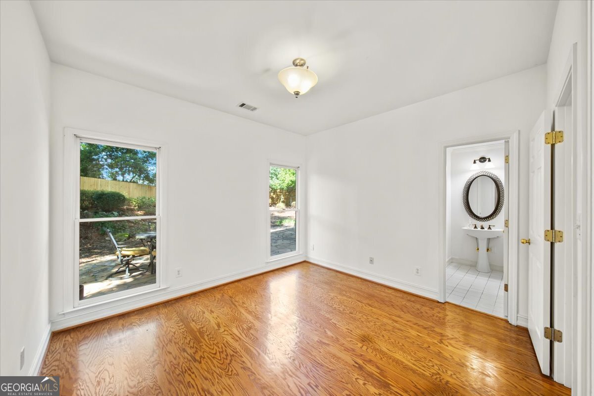 1560 Oak Park Cove