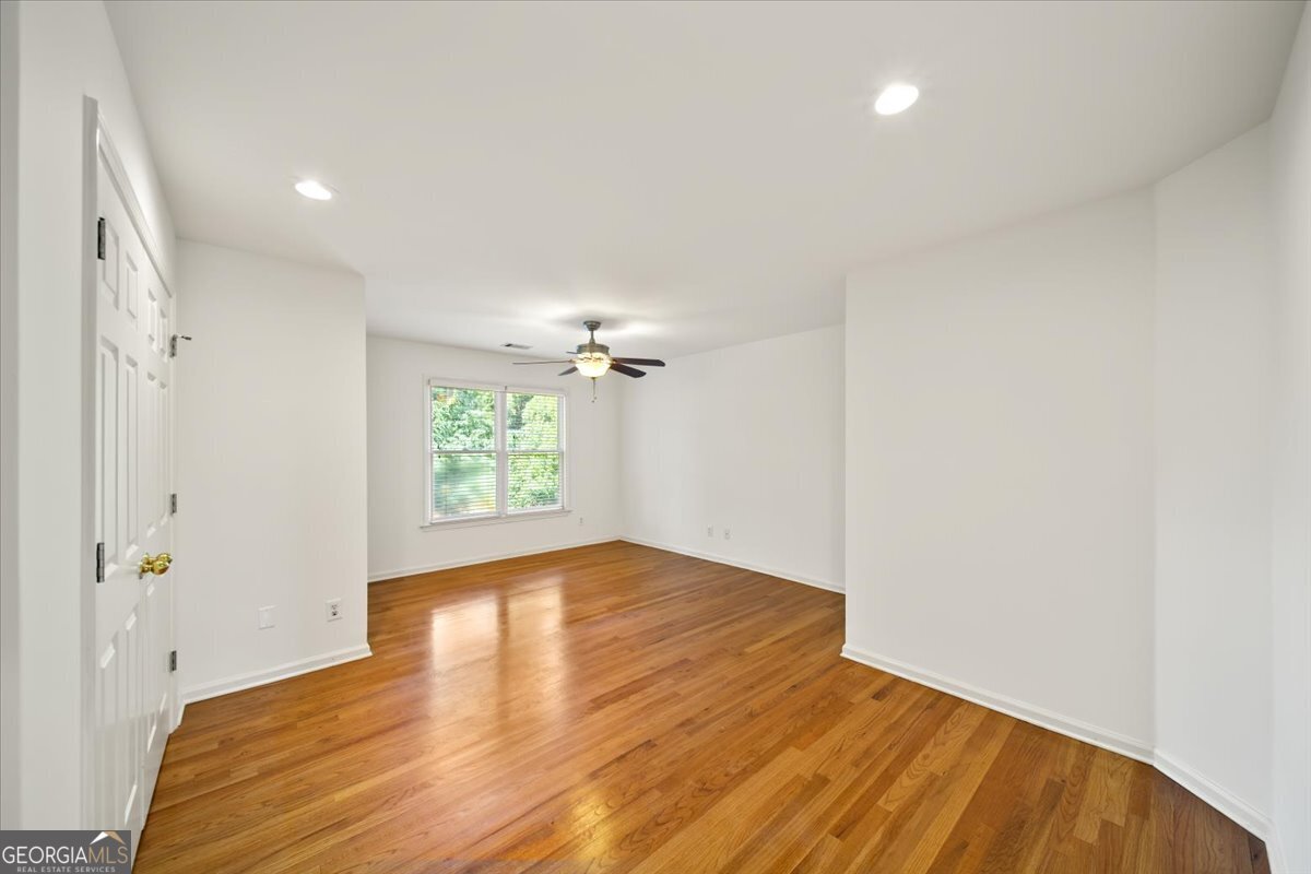 1560 Oak Park Cove