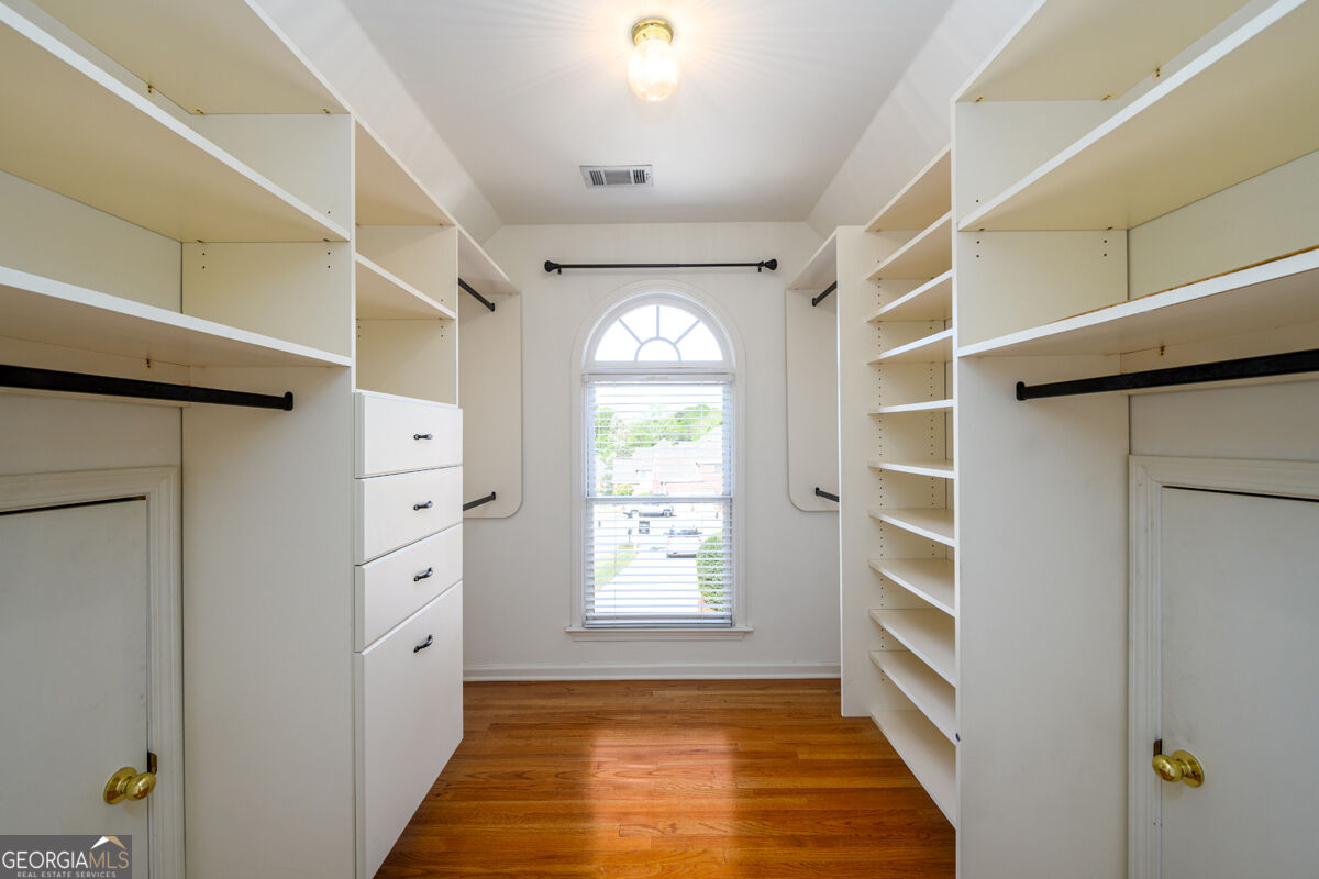 1560 Oak Park Cove