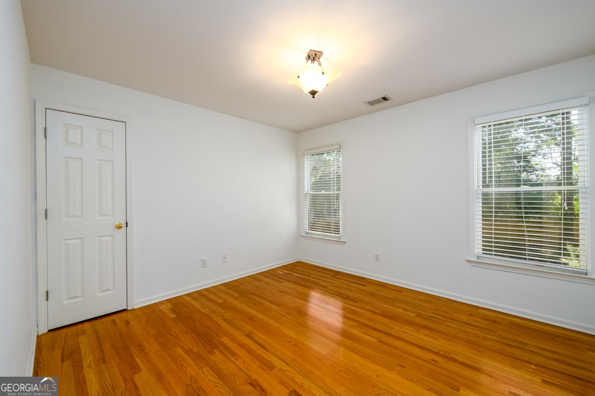 1560 Oak Park Cove
