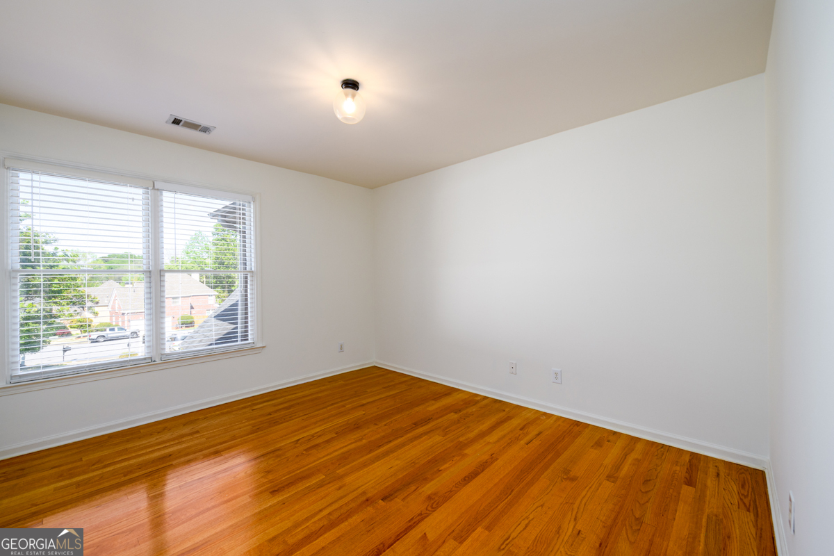 1560 Oak Park Cove