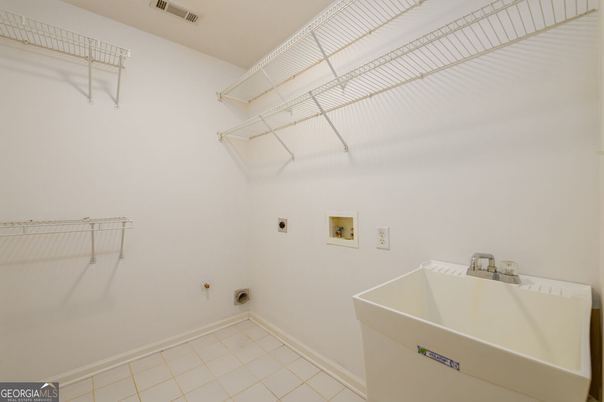 1560 Oak Park Cove