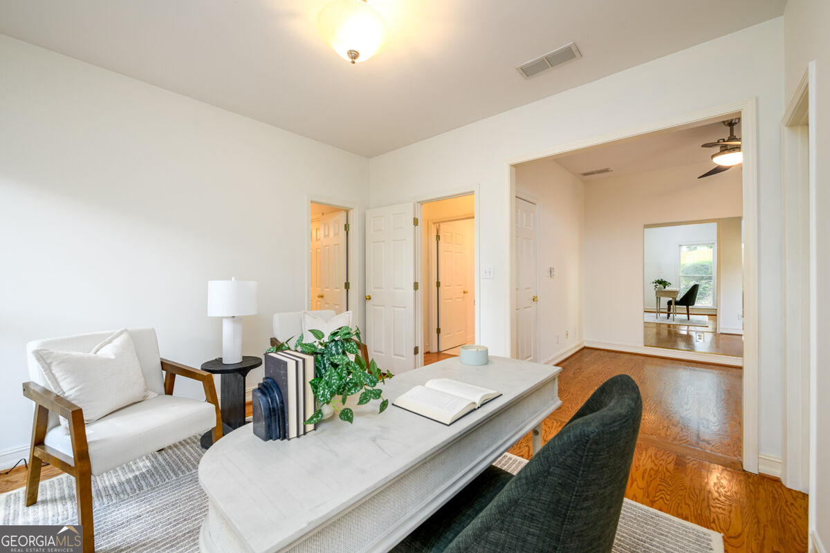 1560 Oak Park Cove