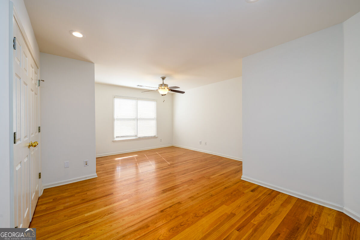 1560 Oak Park Cove