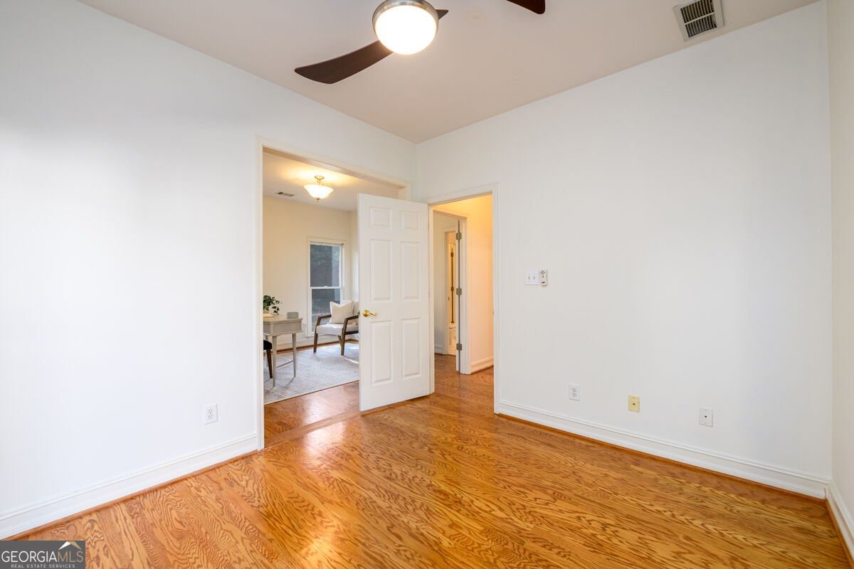 1560 Oak Park Cove