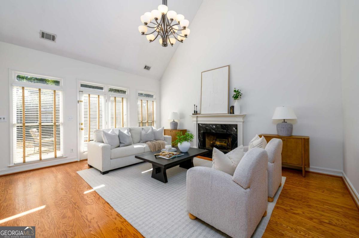 1560 Oak Park Cove