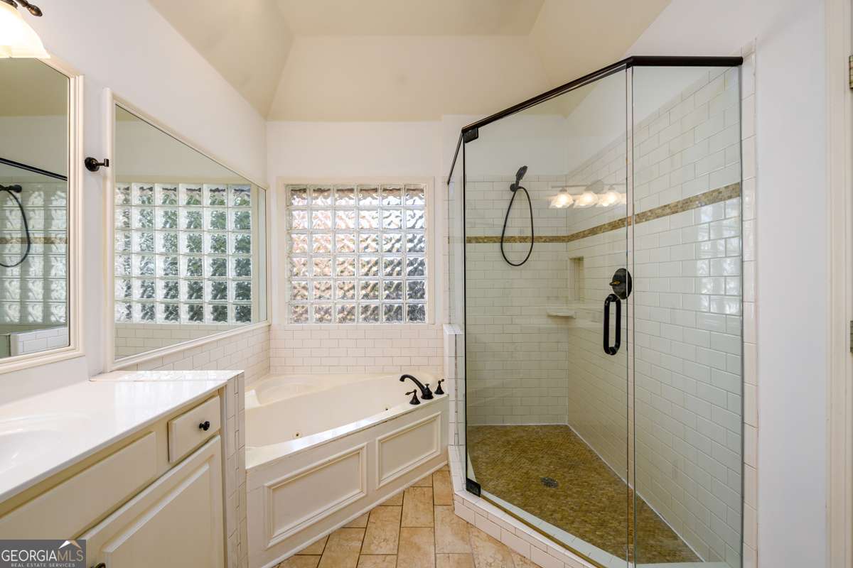 1560 Oak Park Cove