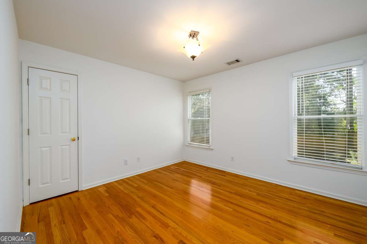 1560 Oak Park Cove