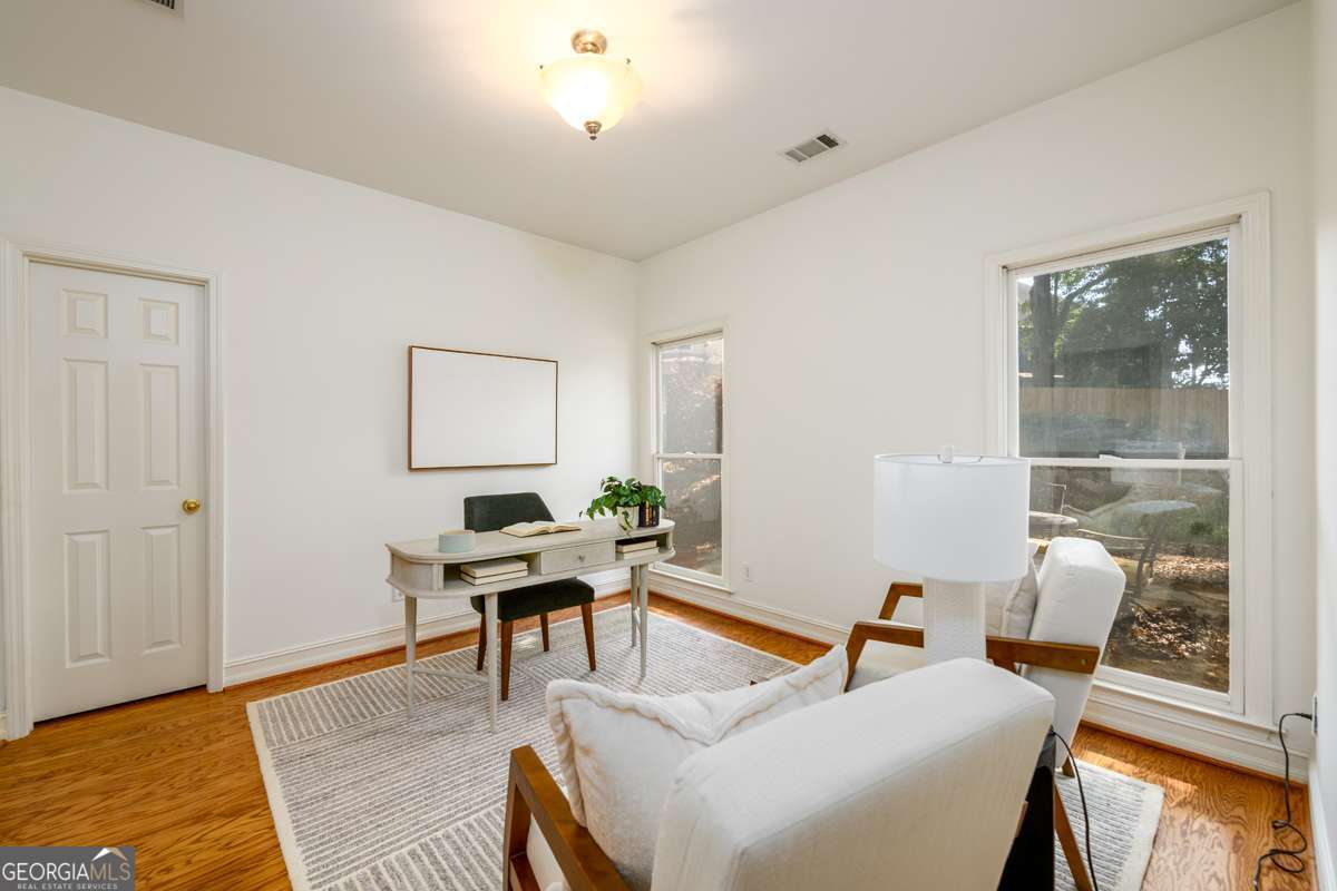 1560 Oak Park Cove