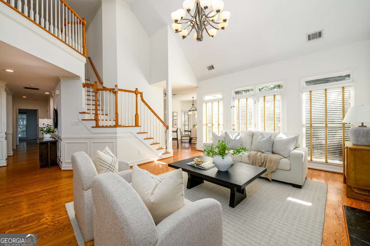 1560 Oak Park Cove
