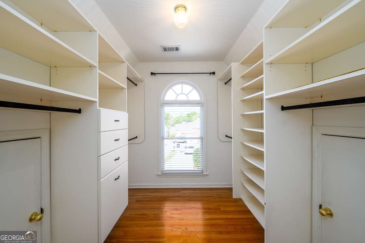 1560 Oak Park Cove