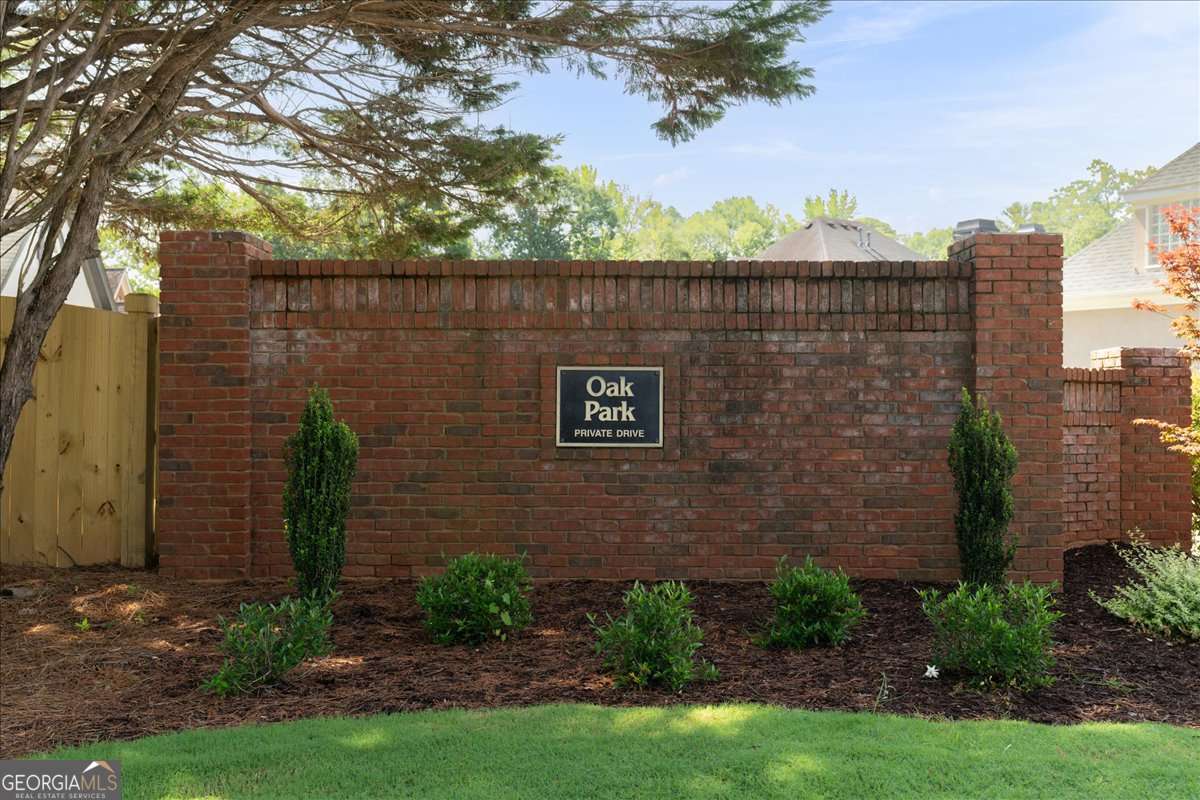 1560 Oak Park Cove