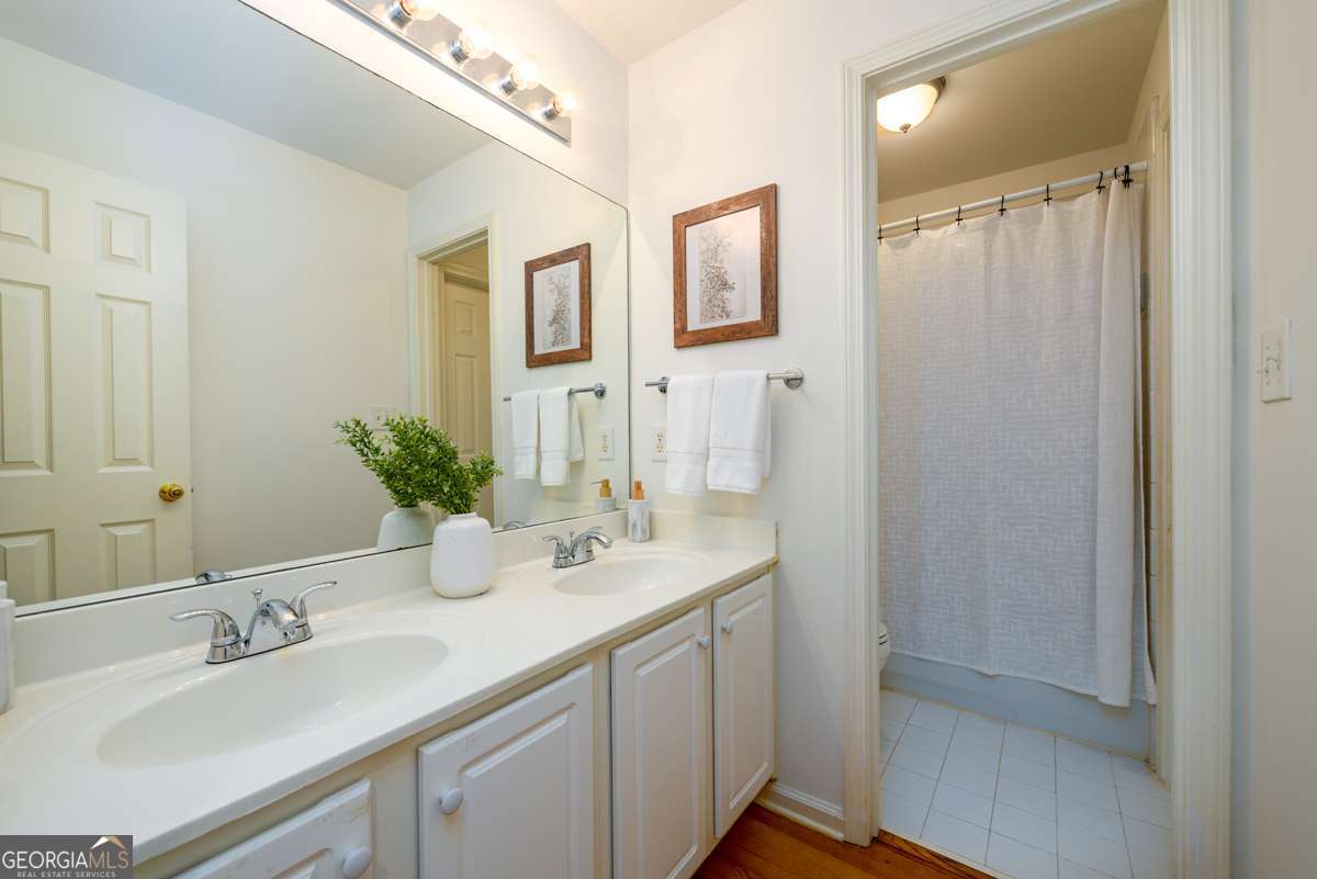 1560 Oak Park Cove