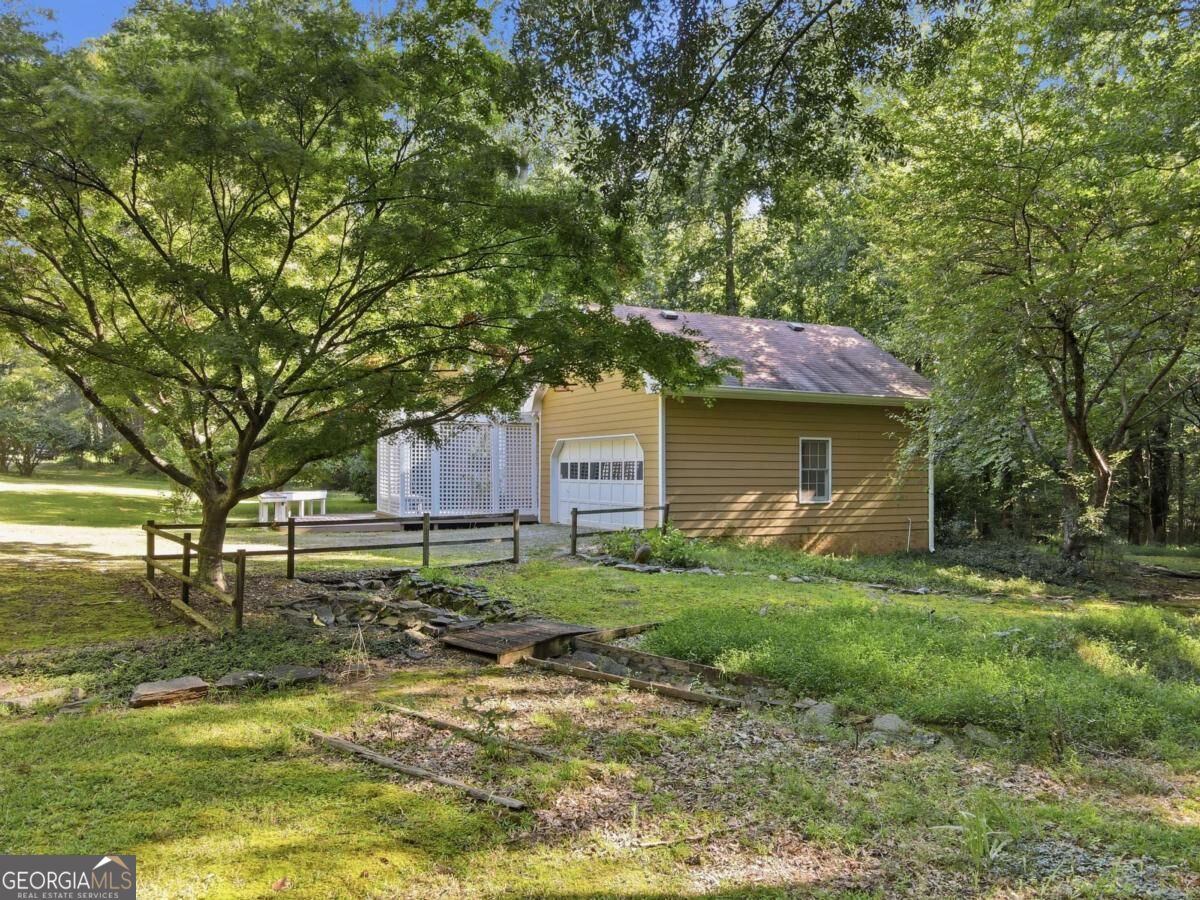 724 Clarke Trail