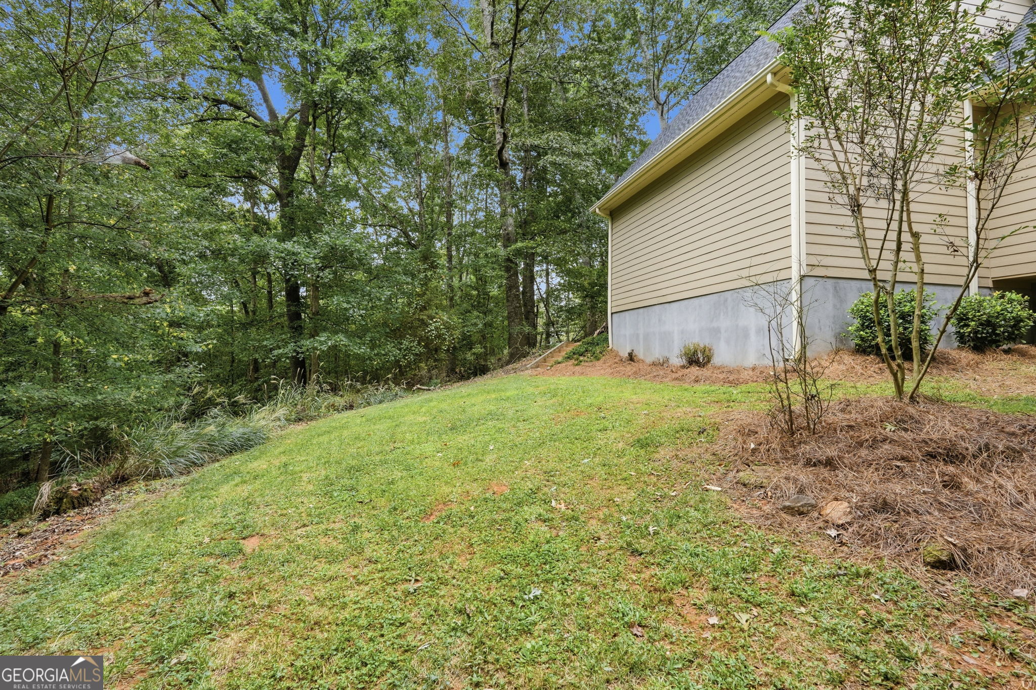 907 Rainbow Circle