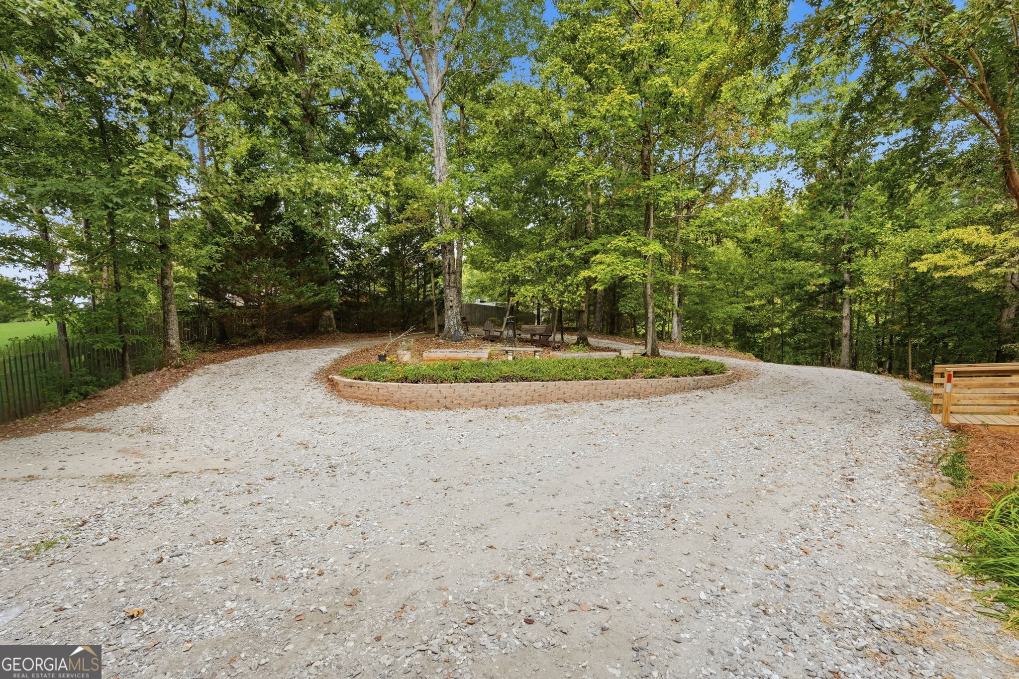 907 Rainbow Circle