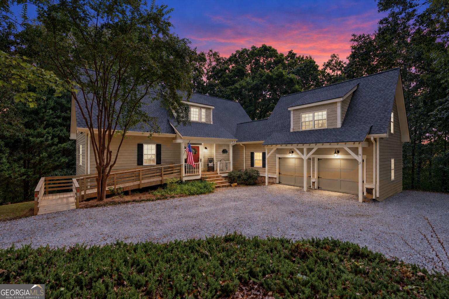 907 Rainbow Circle