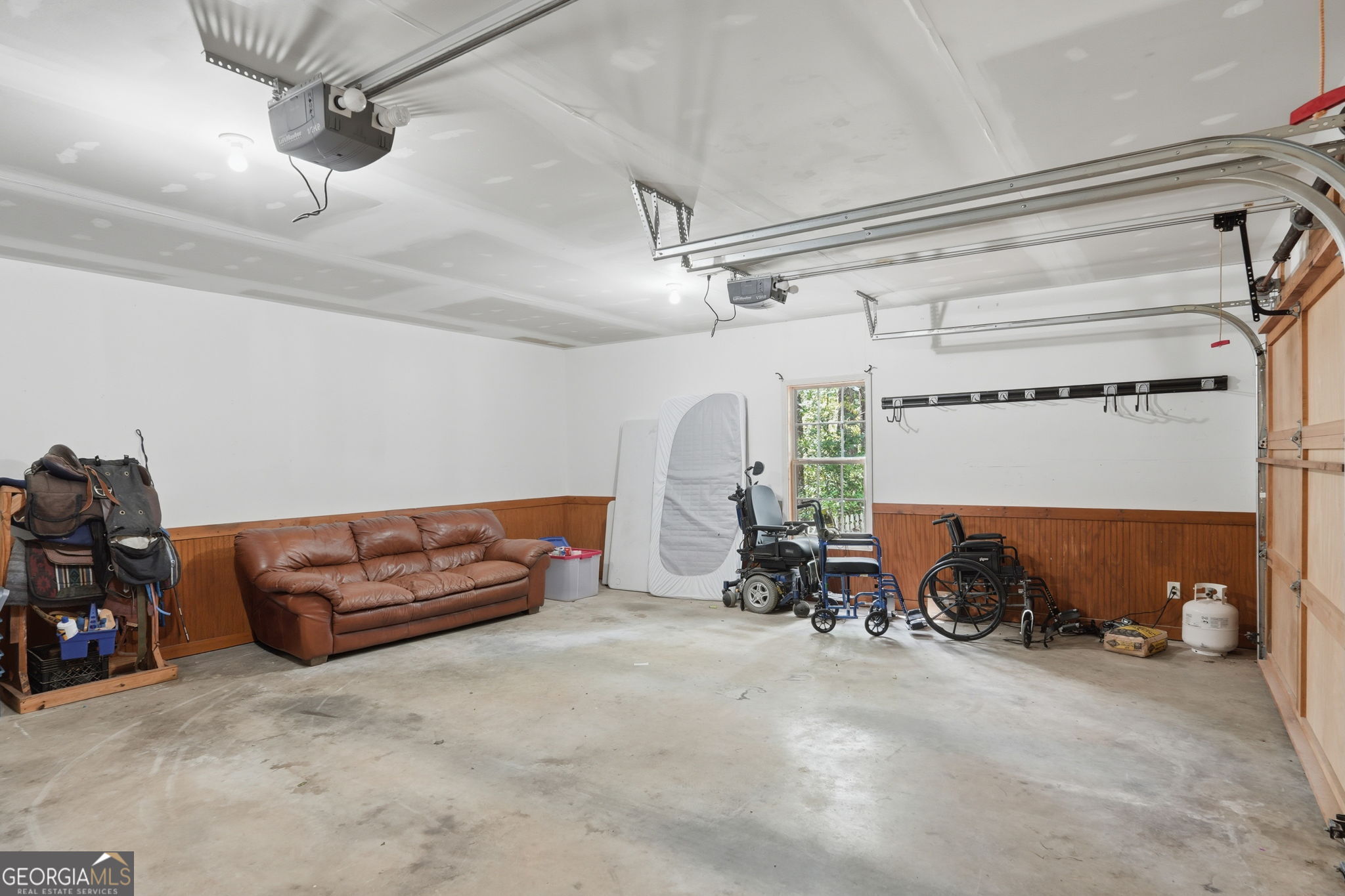 907 Rainbow Circle