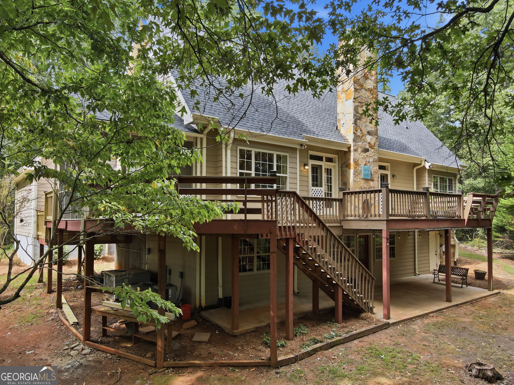 907 Rainbow Circle