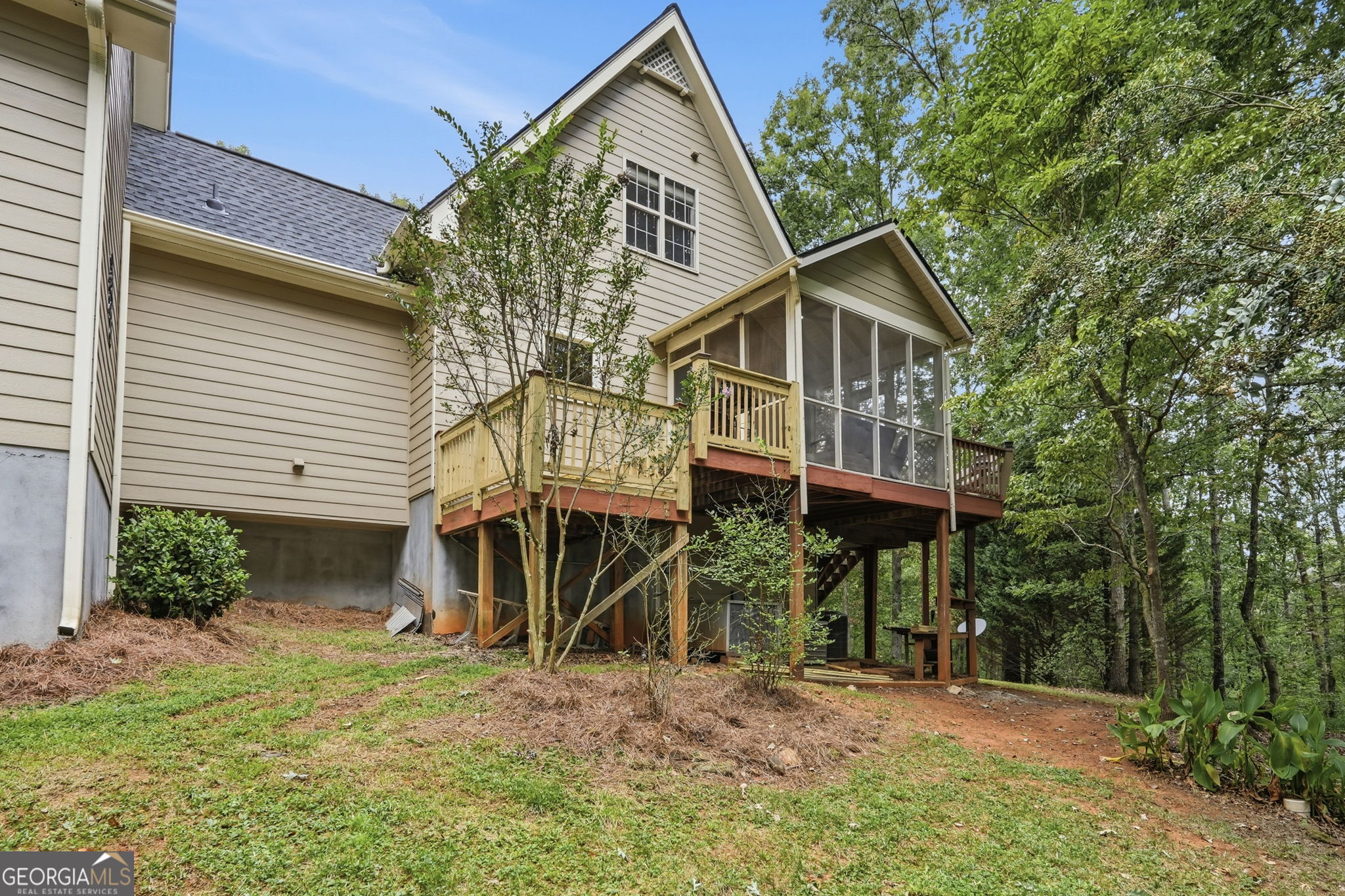907 Rainbow Circle