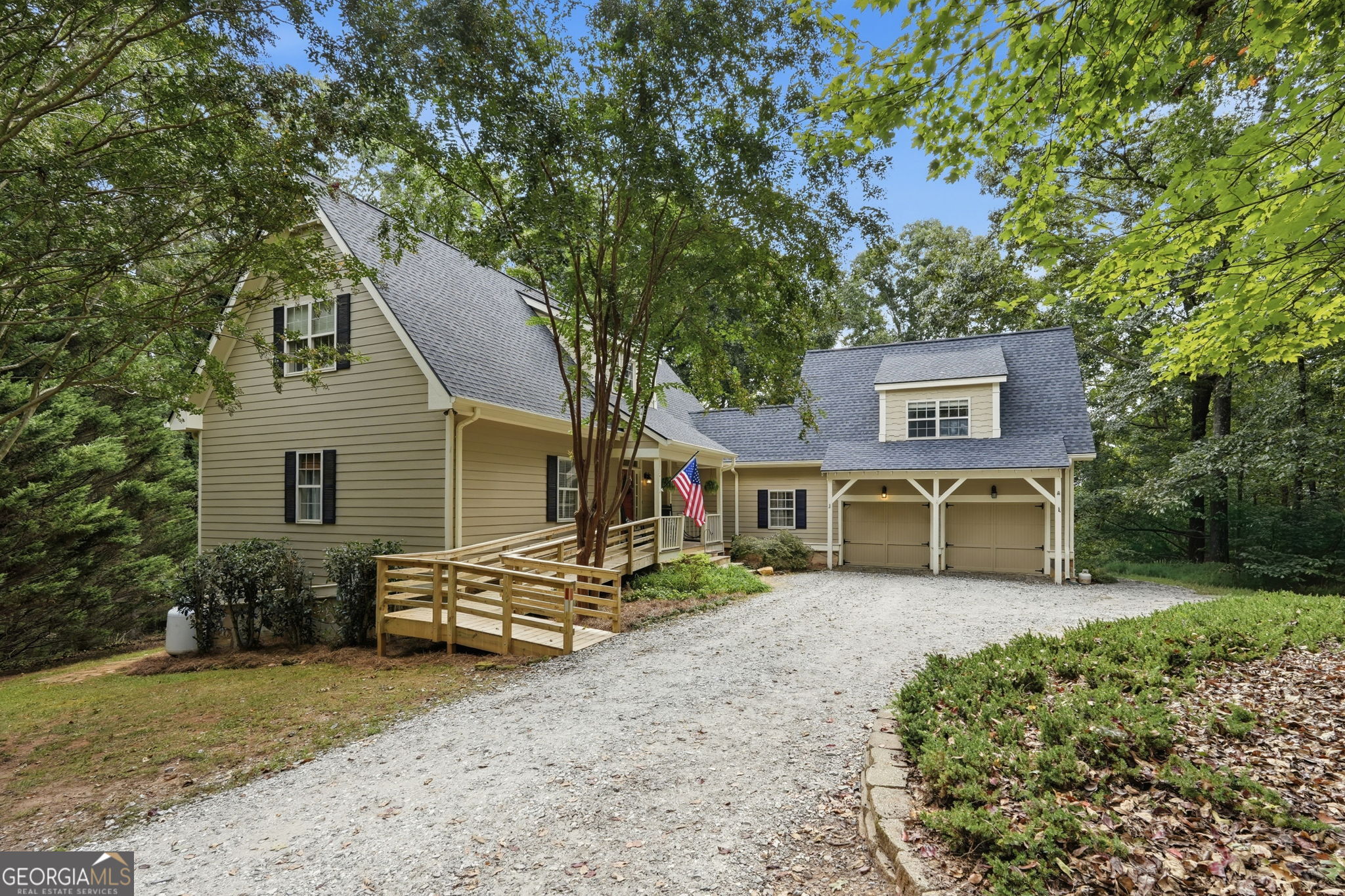 907 Rainbow Circle