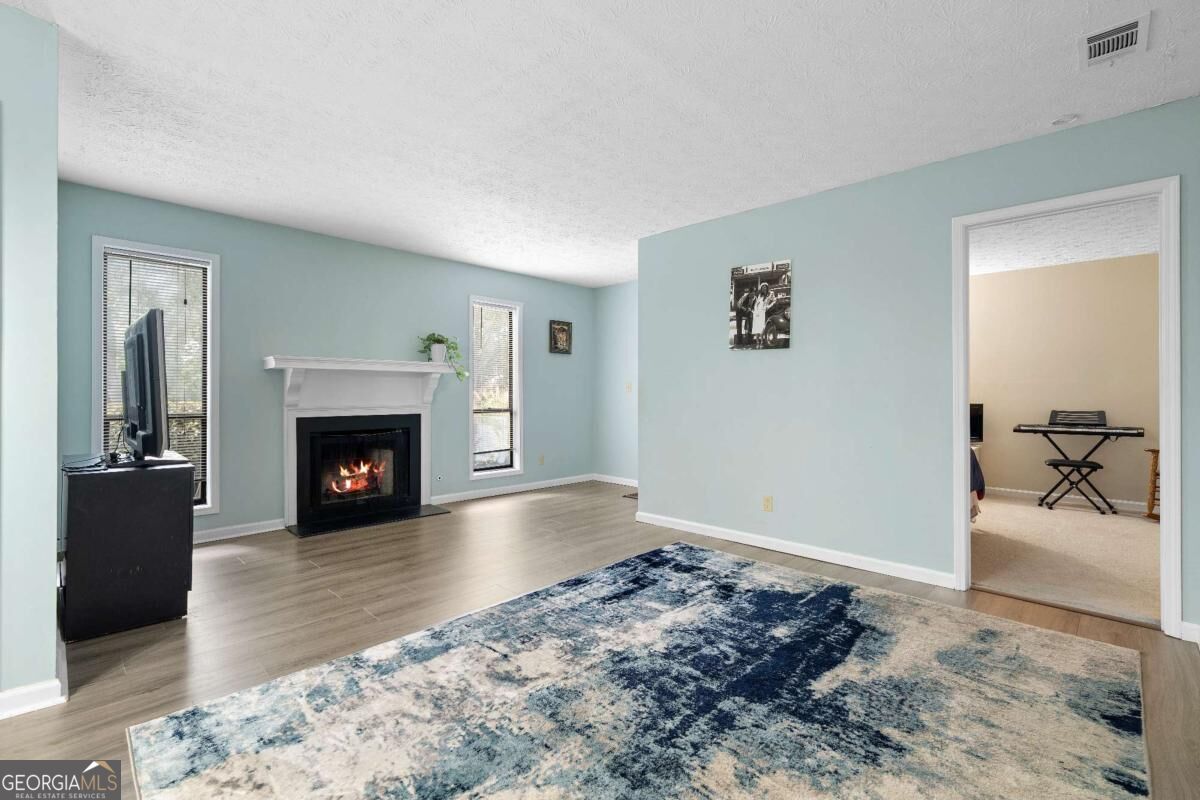 5077 Woodridge Way